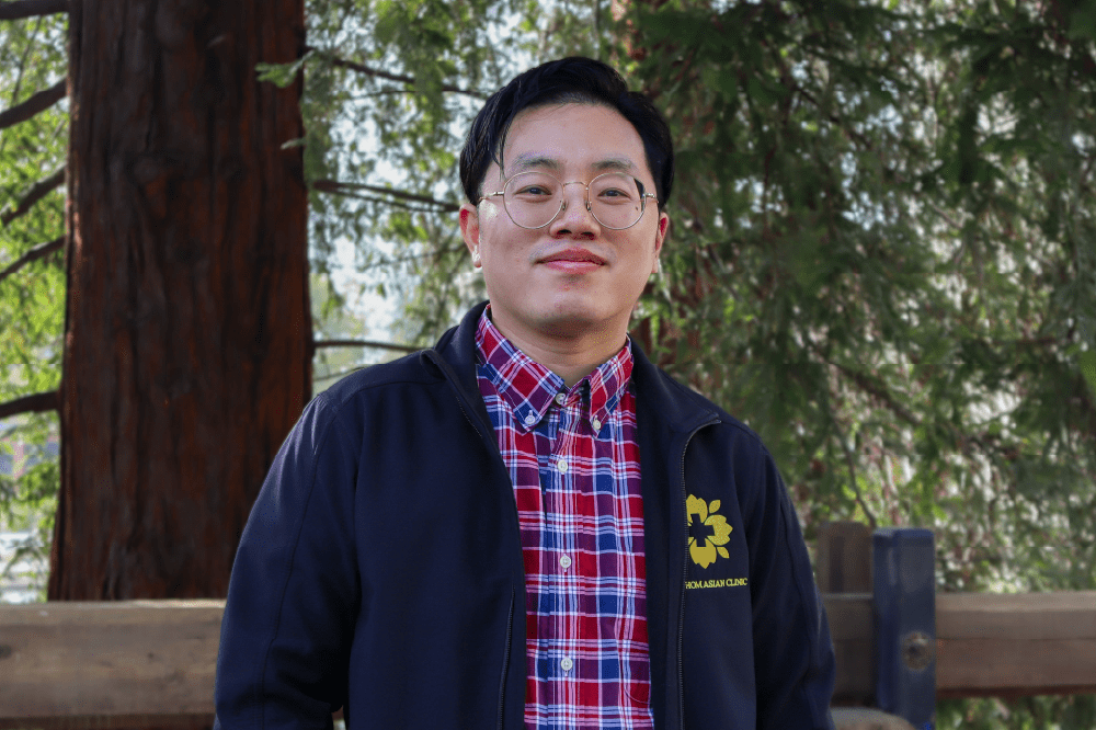 Portrait of 2026 Grad Prize Winner Li Yor with redwood trees in background